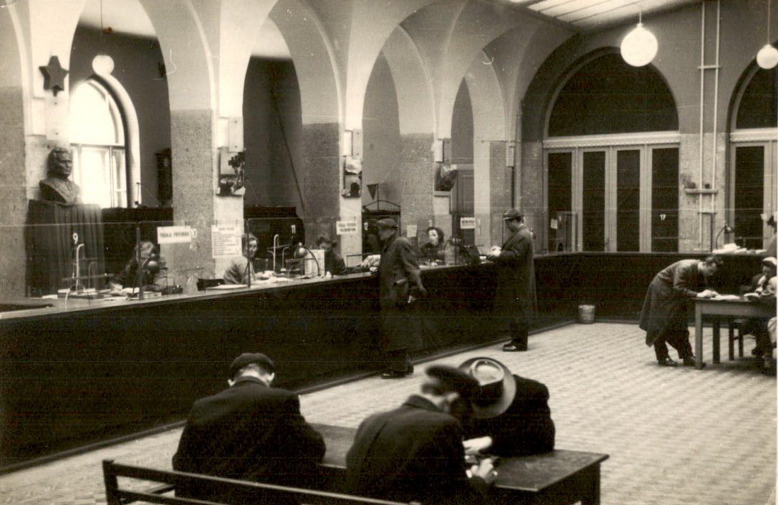 Jurišićeva ulica, unutrašnjost glavne pošte 20. travnja 1954. godine